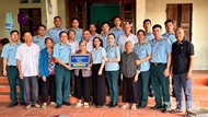 Troops support ailing comrade